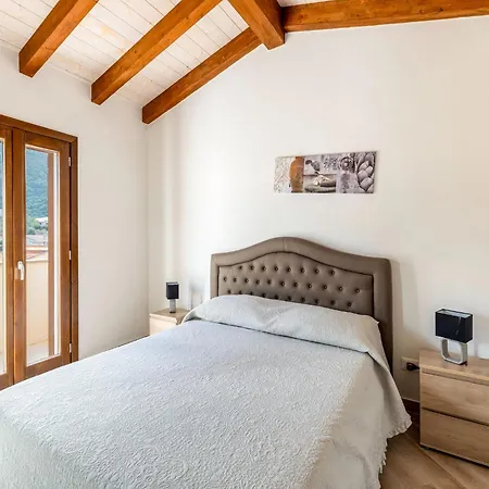 דירה Air-conditioned Penthouse With Terrace And Parking באדזי