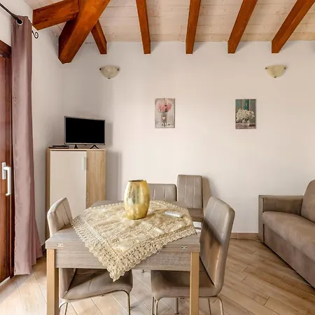 Air-conditioned Penthouse With Terrace And Parking באדזי