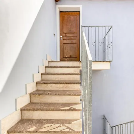 דירה Air-conditioned Penthouse With Terrace And Parking באדזי
