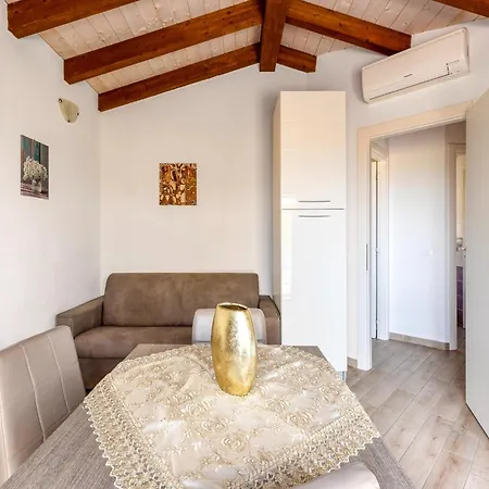 דירה Air-conditioned Penthouse With Terrace And Parking באדזי