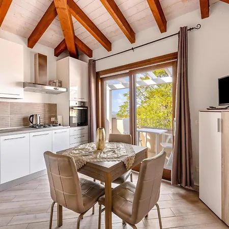 דירה Air-conditioned Penthouse With Terrace And Parking באדזי
