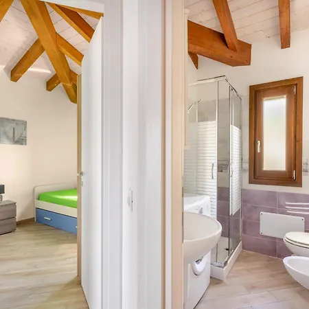 Air-conditioned Penthouse With Terrace And Parking דירה באדזי