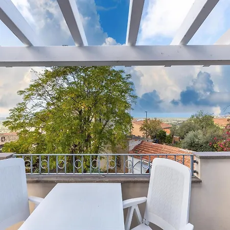 דירה Air-conditioned Penthouse With Terrace And Parking